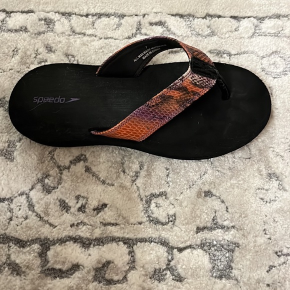 Speedo purple and orange snakeskin print flip flop padded sandal - Picture 4 of 17